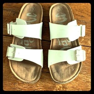Girls white faux Birkenstock’s